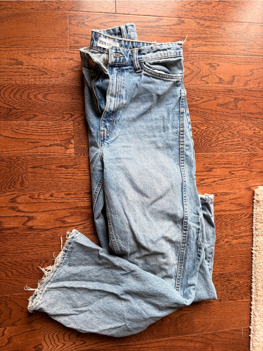 Zara Light Blue Straight Leg Relaxed Fit Womens Jeans sz EUR 40 USA 8 raw hem